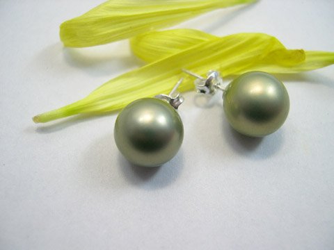Beautiful peacock Green sea shell PEARL Earring 925s