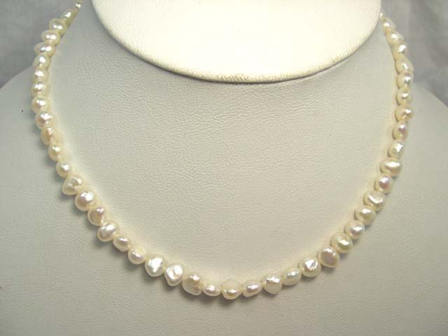 CHARMING SINGLE 17'' FW Cultured Pearl Necklace