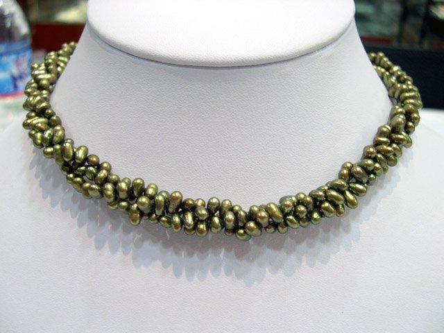 Charm 17'' 3rows peacock green Cultured Pearl Necklace
