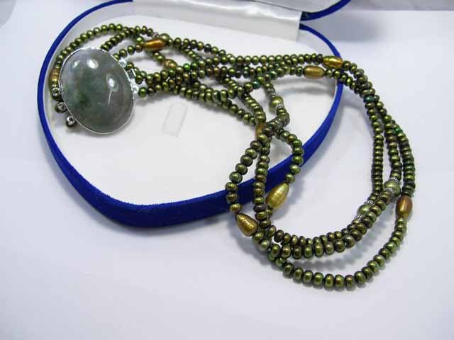 Excelent 3row Green Cultured Pearl NECKLACE & Jade
