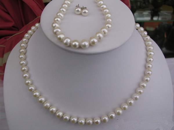 LADIES cultured PEARL NECKLACE & bracelet & earring