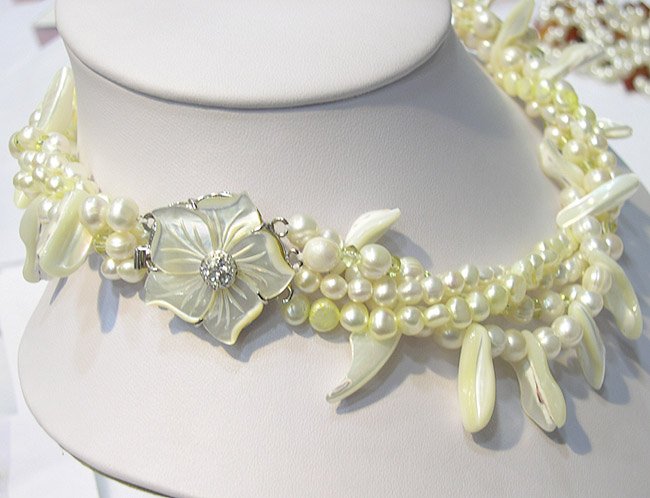 SUPERB 4ROWS WHITE CULTURED PEARL&SHELL NECKLACE