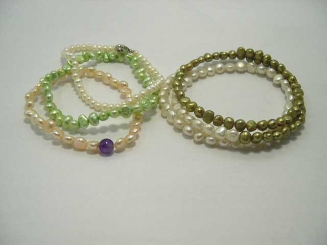 Wholesale 4-pcs multi-color cultured pearl bracelets