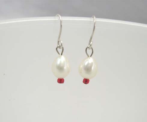 charming White cultured PEARL Earring 18kgp