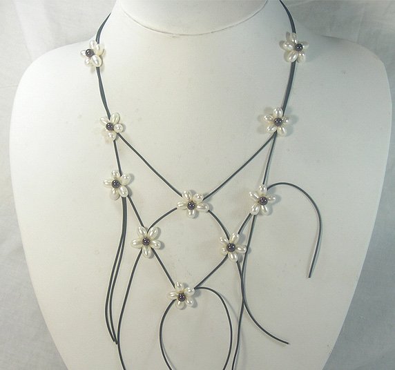 charming flower Genuine cultured Pearl&Garnet Necklace