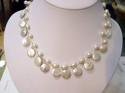 particular 16'' disk white FW CULTURED PEARL NECKLACE