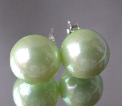 Beauty 12mm apple green Seashell pearl silver stud