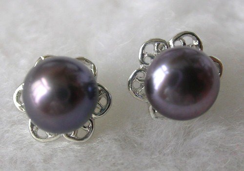 Beauty 8.5mm black FW pearl flower earring