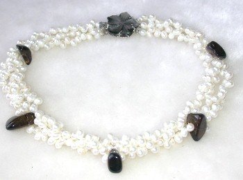 Graceful 16'' white pearl black crystal shell clasp