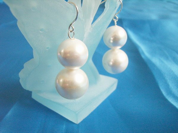 Stylish 12mm-14mm Sea Shell white Pearls Earrings