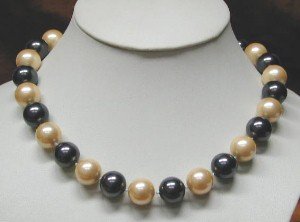 17'' 12mm black & yellow sea shell pearls necklace