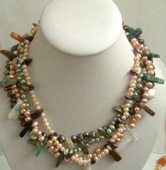 Multicolor gem Fw pearl necklace moonbeam clasp