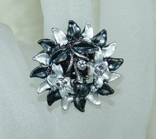 Rhinestone ring flower