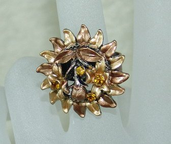 Rhinestone ring golden flower