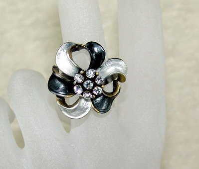 Rhinestone ring cutie black