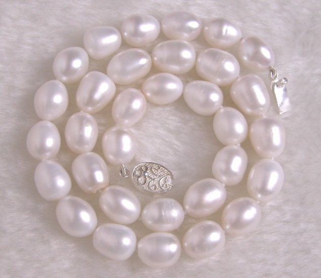 10.5x13 WHITE FRESHWATER PEARL NECKALCE EXQUISITE CLASP