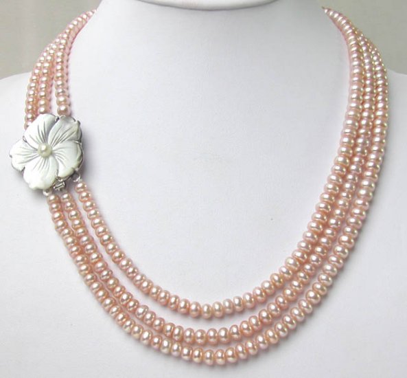 THREE ROWS PINK PEARL NEACKLACE Flower clasp