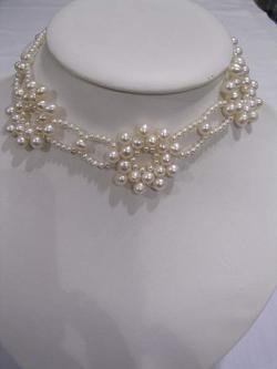 EXQUISITE UNIQUE DESIGN PEARL NECKLACE