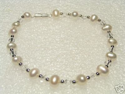 Lovely White FW Pearls&Crystal Bracelet