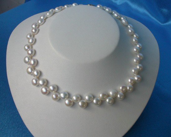 flower 10mm round white pearls Necklace 9k gold luster