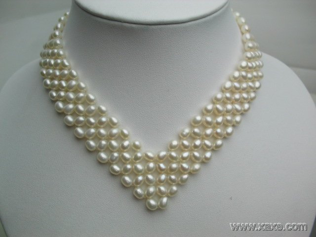 16-18'' 5-6mm white pearl heart shape necklace