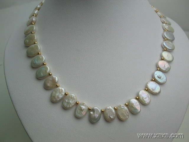17"" oral shape white pearl and gild bead necklace