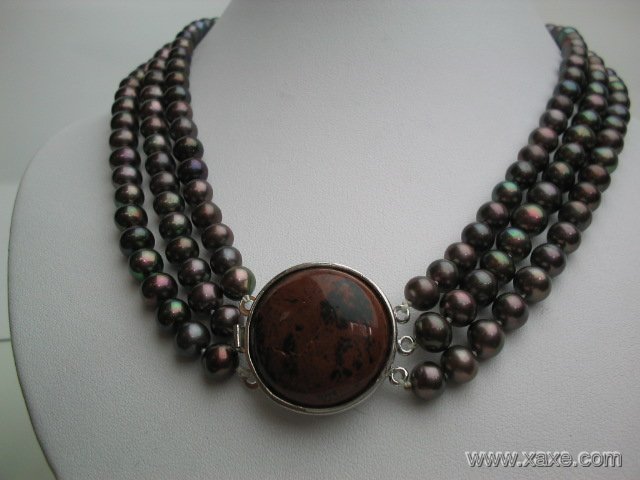 17""-19"" 3-row black pearl necklace w/ stone clasp