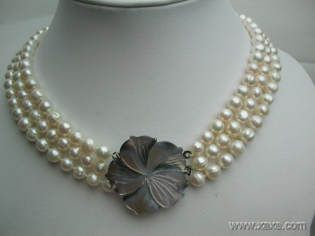 17""-19"" 3-stands white pearl necklace w/ shell clasp
