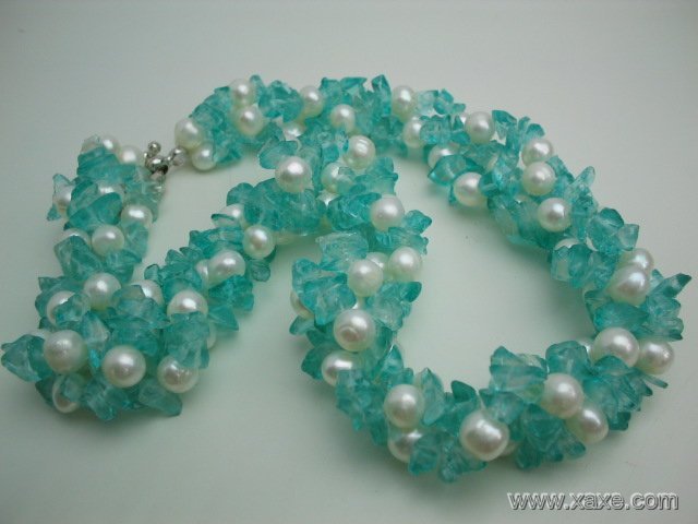 17'' twisted white pearl and blue crystal necklace