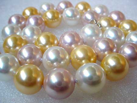 17'' 12MM 3-COL SEA SHELL PEARL NECKLACE
