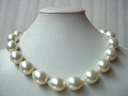 17.5'' 16x20MM SEASHELL PEARL NECKLACE