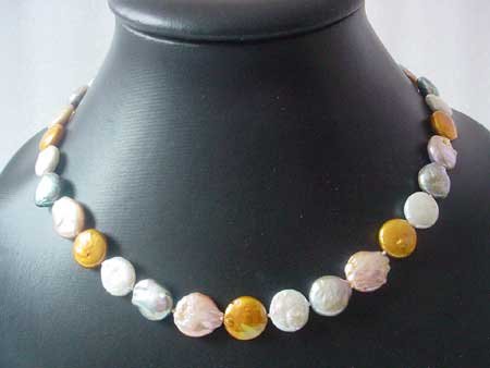 17.5'' MULTICOLOR COIN PEARL NECKLACE
