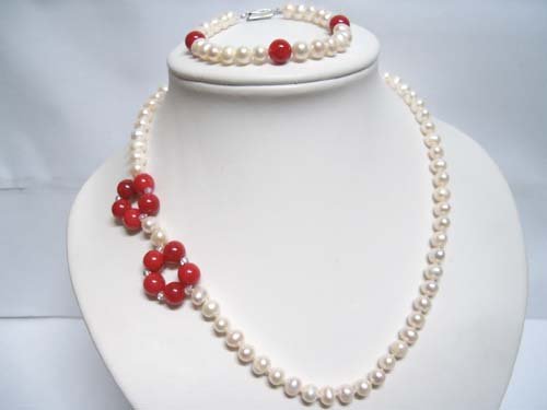 18"" Elegant white FW pearl & balas Necklace