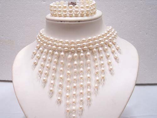 Elegant white FW pearl & crystal Necklace bracelet