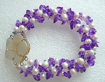 White FW pearl & Amethyst bracelet