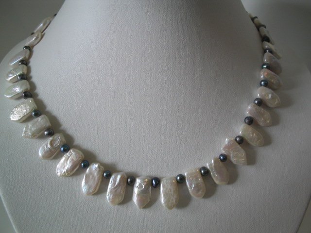 17'' white & black fresh water pearl necklace
