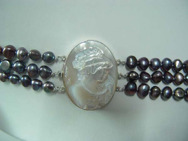 1 pcs white shell cameo lady clasp