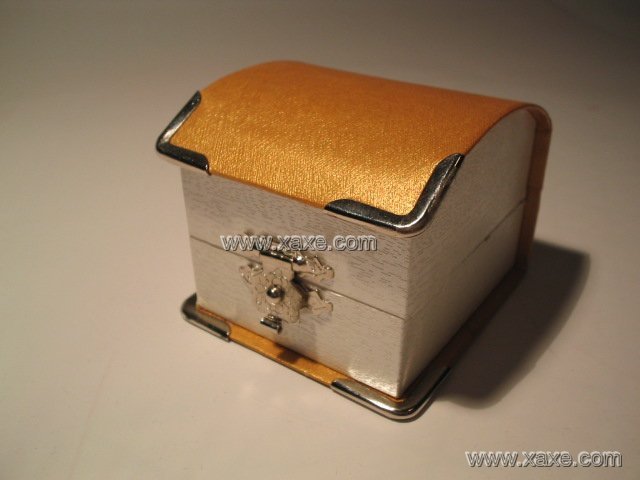 yellow carbon jewelry box