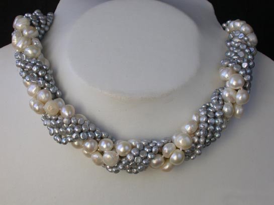32'' 4 row white and gray freshwater pearl necklace