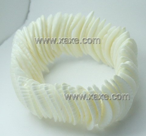 Lovely white shell bracelet