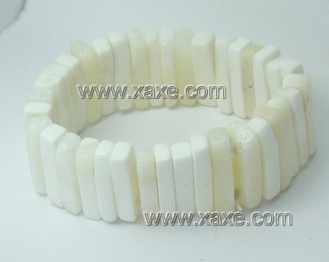 Lovely white shell bar bracelet