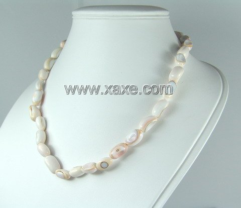 Lovely shell necklace e