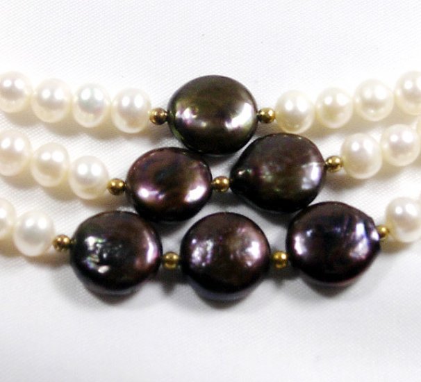 3row white/black cultured pearl neckalce