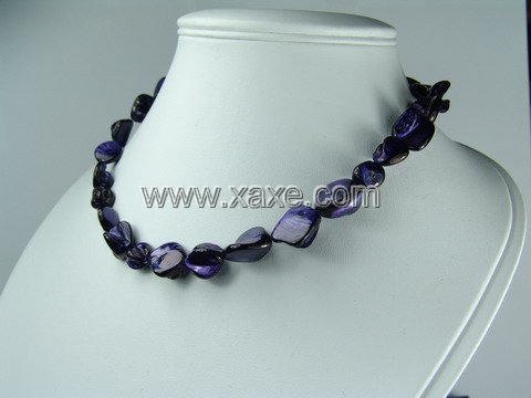 Lovely 15mm shell bead necklace- blue