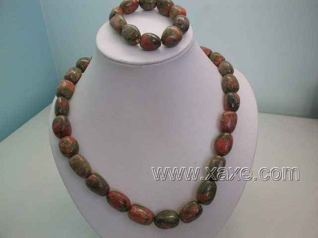 17"" barrel shape green piebald stone necklace and 7"" bracelet