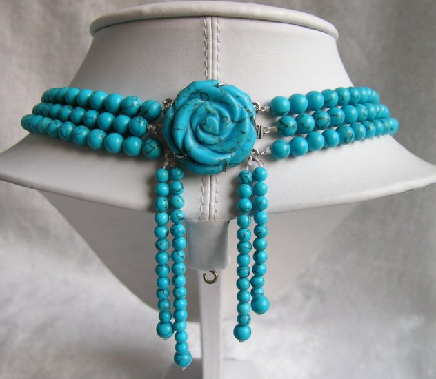 3 row turquise bead necklace with flower clasp