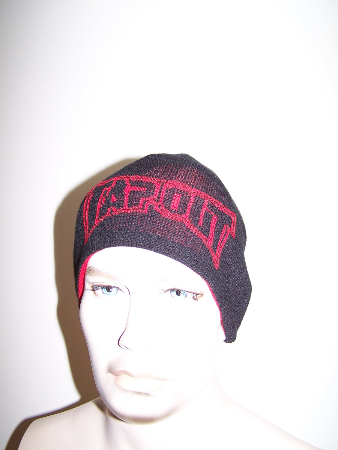 TapOut - Reversible Beanie - Red / Black