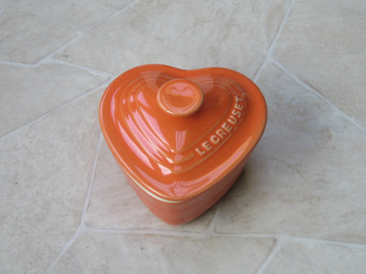 Le Creuset Stoneware ramekins Heart shape Orange New