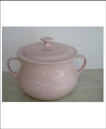 Le Creuset PINK stoneware Bean Pot 4.2 quart NEW
