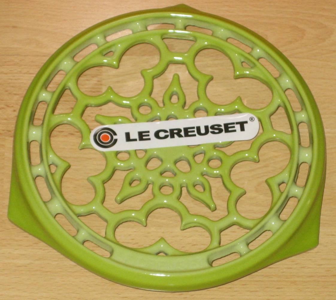 Le Creuset Cast Iron round trivet Kiwi Green - 9 Inch